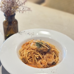 海老ときのこのトマトクリームパスタ