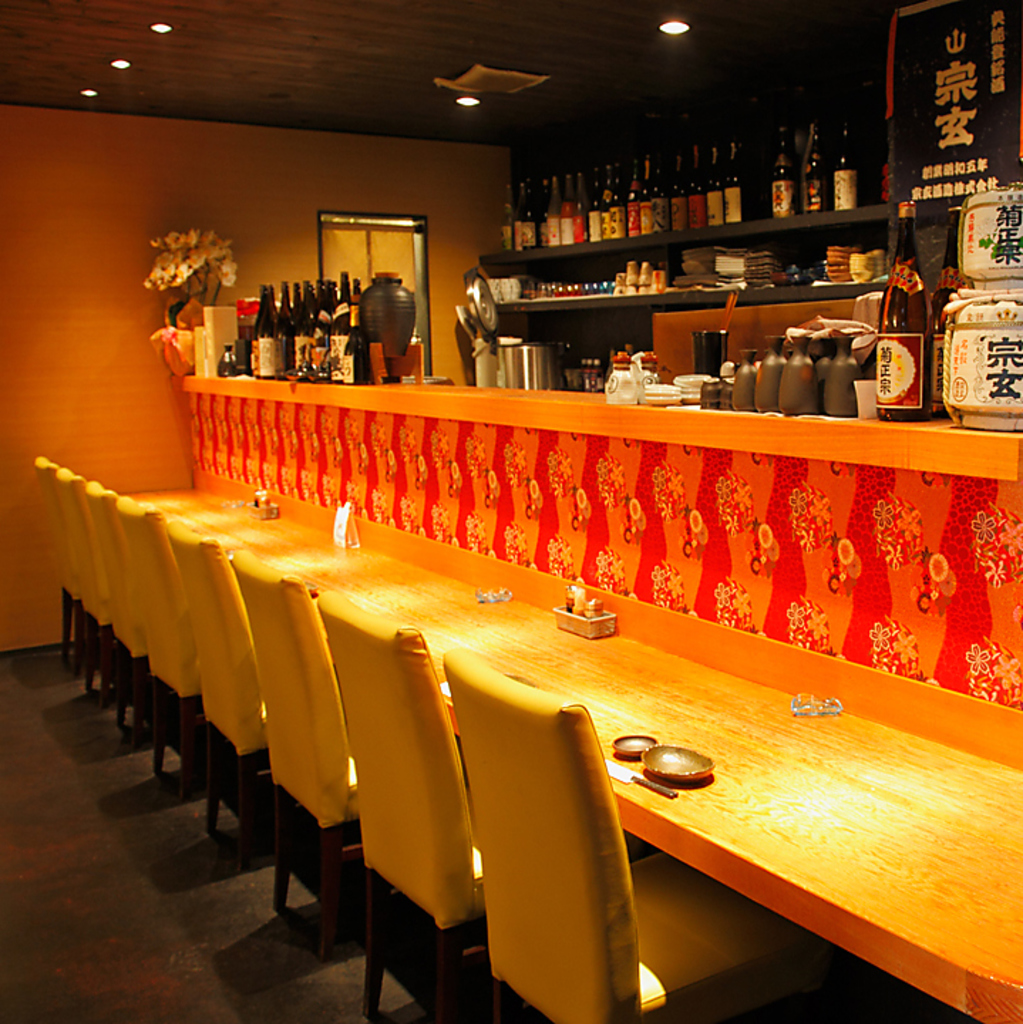 【カウンター席は特等席】ダイナミックに焼き上げられる食材の数々。