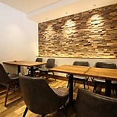 みんなで楽しめる、おしゃれで快適な個室。会話が弾む、スタイリッシュなプライベート空間。写真映えも抜群！女子会にぴったりの個室。