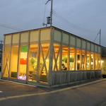 大きなイタリアの国旗と四角い建物が目印の【pizza ＆ cafe il vesta 】は姫路東ICから車で3分♪