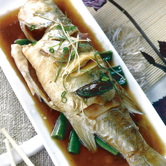 鮮魚の姿蒸し　香港スタイル(4人前～)