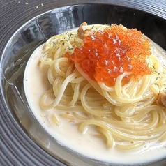 うにといくらのクリームパスタ