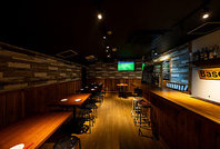 立ち飲みスペースとテーブル席を完備◎貸切も相談可！！