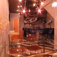 落ち着いたオシャレな店内で、こだわりの本格イタリアンとお好みの美味しいお酒、最新のカラオケなどをお仲間皆様で存分にお楽しみいただけます。華やかな女子会や大切な日のデート、会社仲間との各種宴会まで幅広い場面に非常におすすめです♪思い出に残る素敵な夜のひとときをゆっくりお楽しみくださいませ。