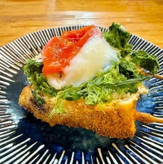 新名物！『サワラの串カツあおさ海苔と半熟卵』の写真