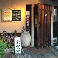 店内には全48席のお席をご用意しております。