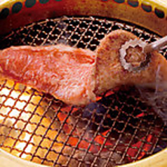 産地にこだわったA4・A5ランクの黒毛和牛をオリジナルの特製タレに漬け込み丁寧に焼いてお届けします。