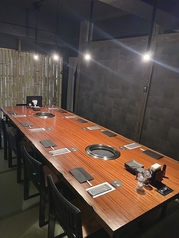 6～10名様までご利用可能な完全個室。畳での小上がりになっております。