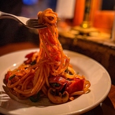 お酒だけではなく本格的な多国籍料理をご用意