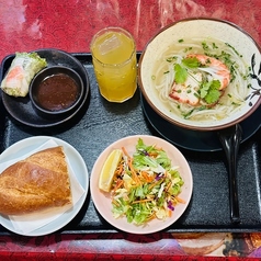 名物を一度に網羅！お得な贅沢ランチセット♪