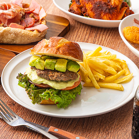 人気のおしゃれダイナーでランチ、カフェ、ディナー、飲み会！使い方自由です！