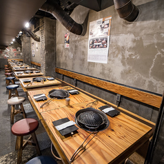 2名掛けのテーブル席を8席ご用意しており、連結次第で少人数から大人数までご利用いただくことができます！宴会や飲み会、女子会等といった様々な用途で当店の生ラム肉をお楽しみください♪