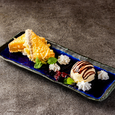 カステラ天麩羅とバニラアイスベリーソース