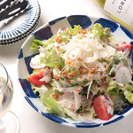 気軽に立ち寄れる単品料理は約50種