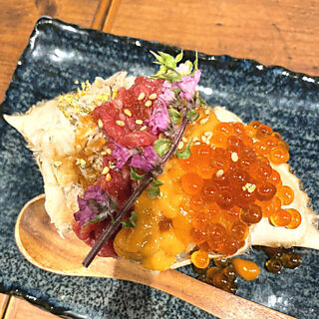 【数量限定】名物　蟹ユッケ甲羅寿司！