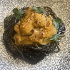 イカ墨を練り込んだスパゲッティ 雲丹のソース
