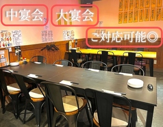 当店のテーブルは連結可能なので移動が自由にできます。8名様テーブルや10名様テーブルなど♪