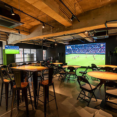 高画質大迫力の大画面、音響設備もバッチリです。マイクやDJブースのご用意もございまので様々な用途でご利用頂けます。軽食・飲み放題付きのパーティプランは20名様から貸切OK！コースの詳細をご確認ください。