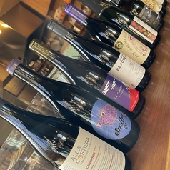 厳選したナチュラルワインをグラスでもボトルでもOK