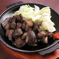 料理メニュー写真 宮崎鶏　種鶏の炭火黒焼き