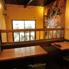 【3名様用のソファー席も！】グループに最適。コース料理をご堪能ください。シーンに合わせてご利用いただけます！