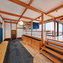 【カウンター席：4卓】