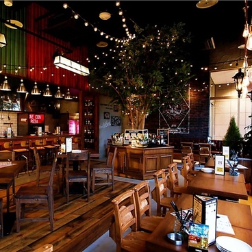 PIZZA&WINE CONA Bivi沼津店 コナの雰囲気1