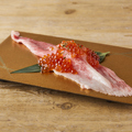 料理メニュー写真&nbsp;白老牛　肉寿司　いくら（1貫）