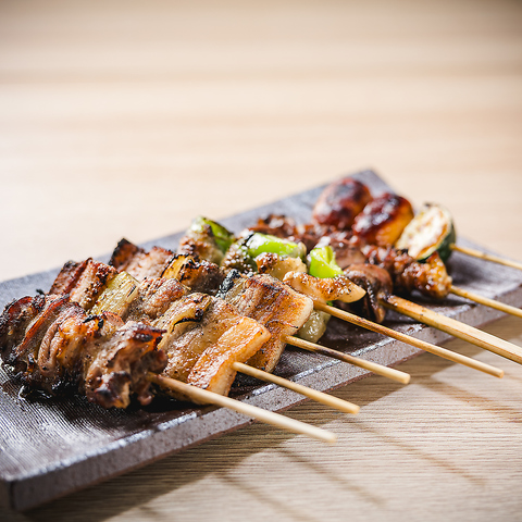 備長炭で焼く朝引き焼き鳥や北九州のかしわめしが人気！日替わりおばんざいもご用意♪