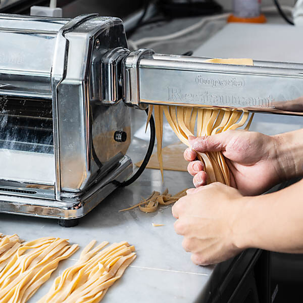 【シェフの手打ちパスタ】打ち立て、伸ばし立て、良質な小麦の香りと新鮮な卵のマリアージュは絶品♪