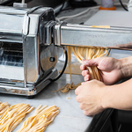 【シェフの手打ちパスタ】打ち立て、伸ばし立て、良質な小麦の香りと新鮮な卵のマリアージュは絶品♪