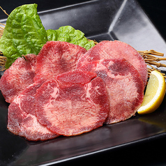 人気の「柔らか牛タン」 ※特選焼肉食べ放題・極上焼肉食べ放題でも愉しめます！の写真