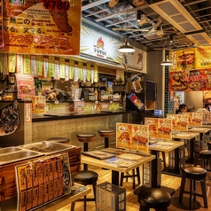 60分の飲み放題や90分の食べ飲み放題コースをリーズナブル価格で用意！当店のイチオシは、15種類の独自配合スパイスを使用したやみつき手羽先！濃厚な味わいで手が止まらない美味しさ！食べ飲み放題でお楽しみいただけます。また、10名様以上は飲み放題コース限定となっております。プライベート空間でぜひお楽しみ下さい♪