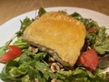 料理メニュー写真 スペイン産　焼きヤギチーズのサラダ　ミックスベリーのドレッシング