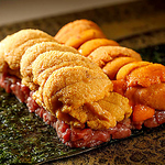 新鮮な鮮魚と海のミルクを使用した贅沢な料理。海の幸と海のミルクの絶妙な調和が楽しめる贅沢な一品