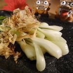 お酒によく合う島らっきょうやジーマミーどうふなど名物の品数豊富！沖縄の味を味わい尽くせるお店★