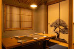 店内には接待やおもてなしの席にもぴったりの趣のある和空間が広がる