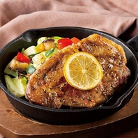 自慢のグリルと鮮度抜群の生ビールを心ゆくまで堪能。