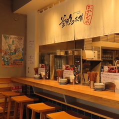 カウンター席はデートに人気のお席♪目の前での調理シーンは、まさにライブ感満載！