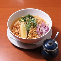 カオソーイ(揚げ麺カレーソース)