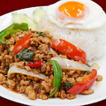 料理メニュー写真 カオカパオ(鶏肉バジル炒めご飯)