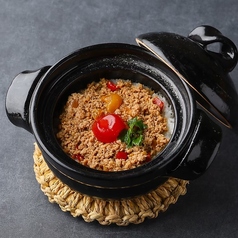 出汁香る至福の逸品！素材を味わう土鍋飯