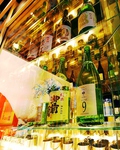 日本酒セラーには岡山県の全酒蔵から取り寄せた地酒が50種類以上！