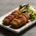 料理メニュー写真&nbsp;豚肉と玉ねぎの串カツ（2 本）