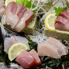 素材を際立たせる食べ応えのある厚切りのお造り盛り