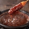 赤からの味噌串カツは、サクサクの衣に包まれたジューシーな豚肉を、特製の甘辛い八丁味噌ダレで仕上げた一品です。濃厚な味噌のコクと旨みが、串カツをさらに引き立て、名古屋名物の味を存分に楽しめます。