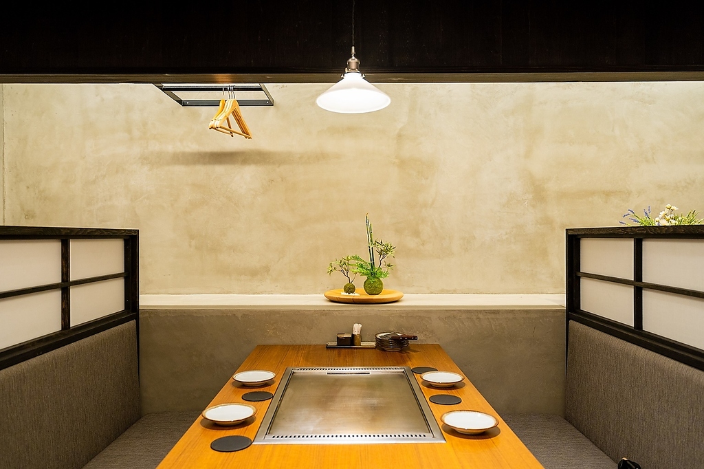 お昼時には日の光も差し込む暖かな空気が落ち着いた雰囲気を演出する