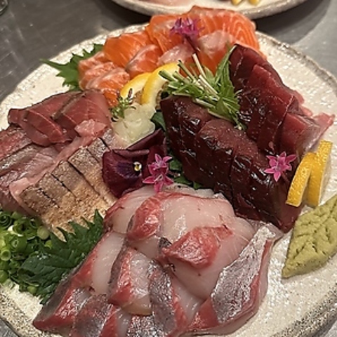 鮮度にこだわる魚と豊富な日本酒を楽しむ♪駅徒歩1分で立ち寄れる雰囲気も魅力☆