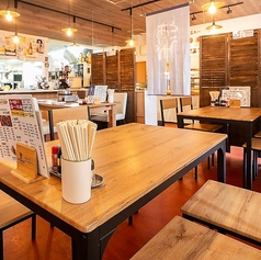 お子様連れのご家族やお友達同士でワイワイ過ごせるお席です◎店内にはその日のおすすめメニューも掲示されています♪