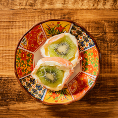 季節のフルーツ生ハム包み